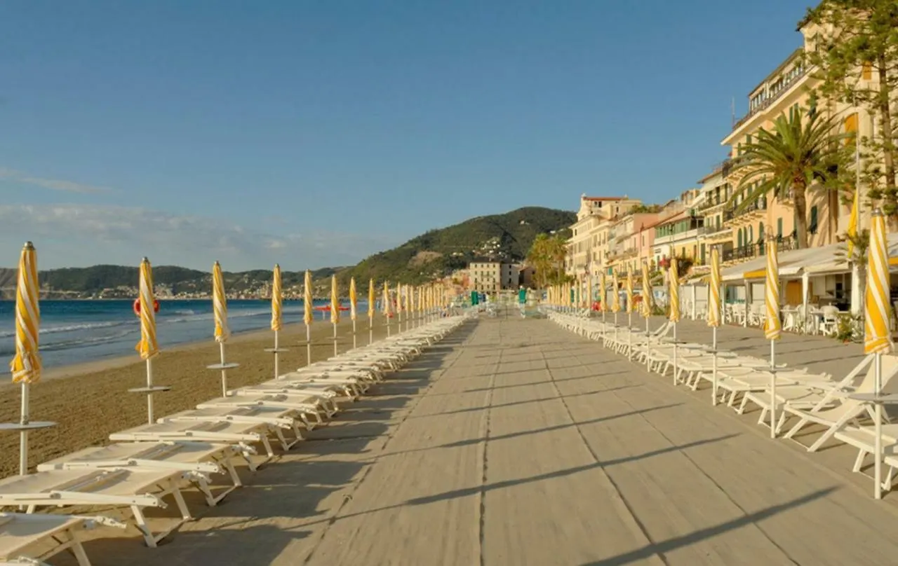 Appartamento Holidays In Alassio Italia